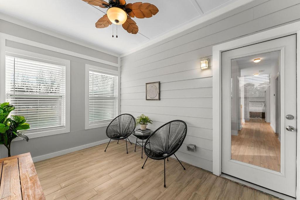 Large Modern Home Centrally Located With Hot Tub アトランタ エクステリア 写真