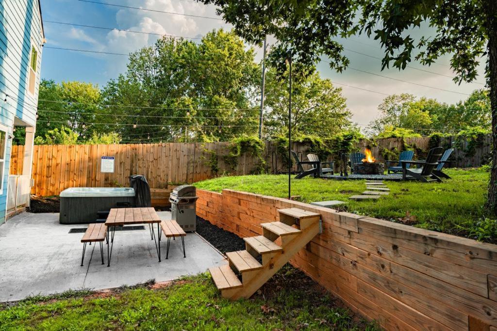 Large Modern Home Centrally Located With Hot Tub アトランタ エクステリア 写真