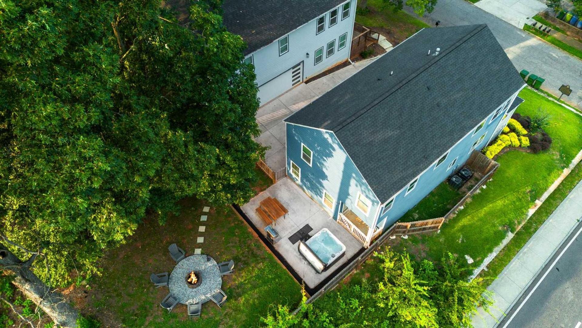 Large Modern Home Centrally Located With Hot Tub アトランタ エクステリア 写真